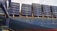 Kedatangan salah satu kapal terbesar di dunia yaitu CMA CGM Alexander Von Humboldt, di Jakarta International Container Terminal (JICT),&nbsp;Tanjung Priok, Jakarta Utara.&nbsp;