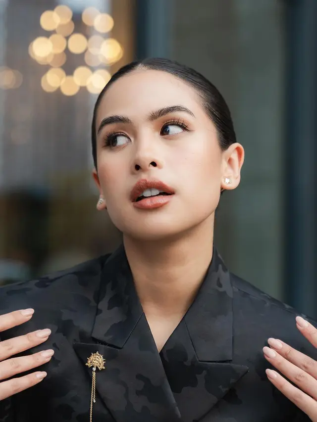 Pesona Anggun Maudy Ayunda Padukan Hanbok dan Batik di ASEAN Business Awards