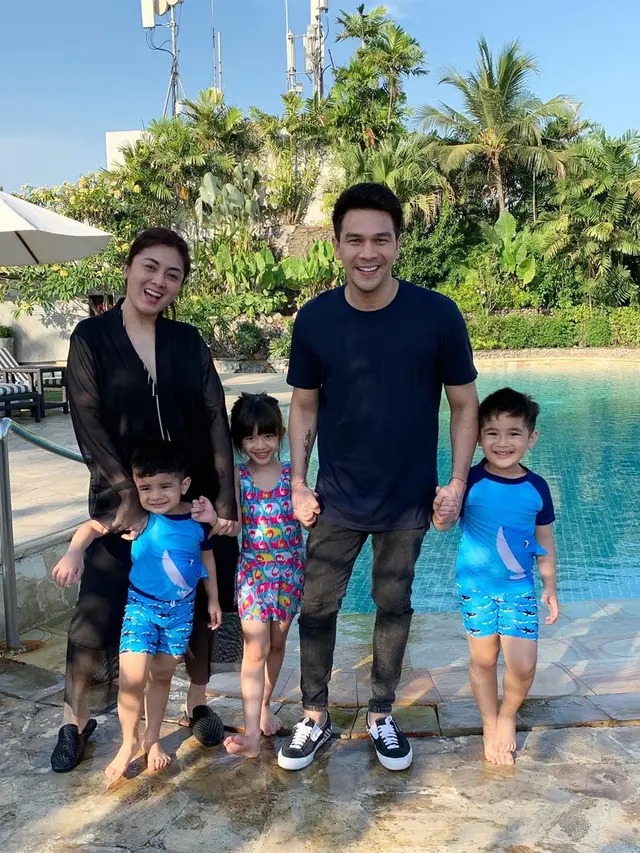 6 Potret Kompak Jonathan Frizzy dengan Ketiga Anaknya yang Jadi Bintang Iklan