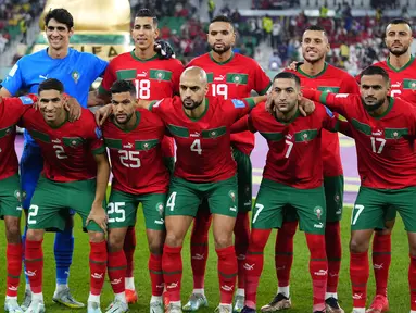 Timnas Maroko berfoto sebelum dimulainya laga babak perempatfinal Piala Dunia 2022 menghadapi Timnas Portugal di Al Thumama Stadium, Doha, Qatar, Sabtu (10/12/2022) malam WIB. (AP/Petr David Josek)