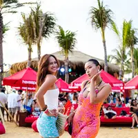 Mengenal gaya Exuberance yang lebih berani untuk gaya sehari-hari (dok. havaianas)