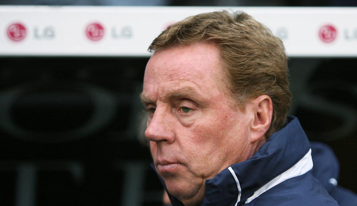 Harry Redknapp. Pelatih yang kini berusia 74 tahun ini membesut West Ham mulai 10 Agustus 1994 hingga 9 Mei 2001. Prestai terbaiknya adalah membawa The Hammers finish di peringkat kelima pada musim 1998/1999 dan menjuarai Piala Intertoto satu musim berikutnya. (Foto: AFP/Chris Ratcliffe)
