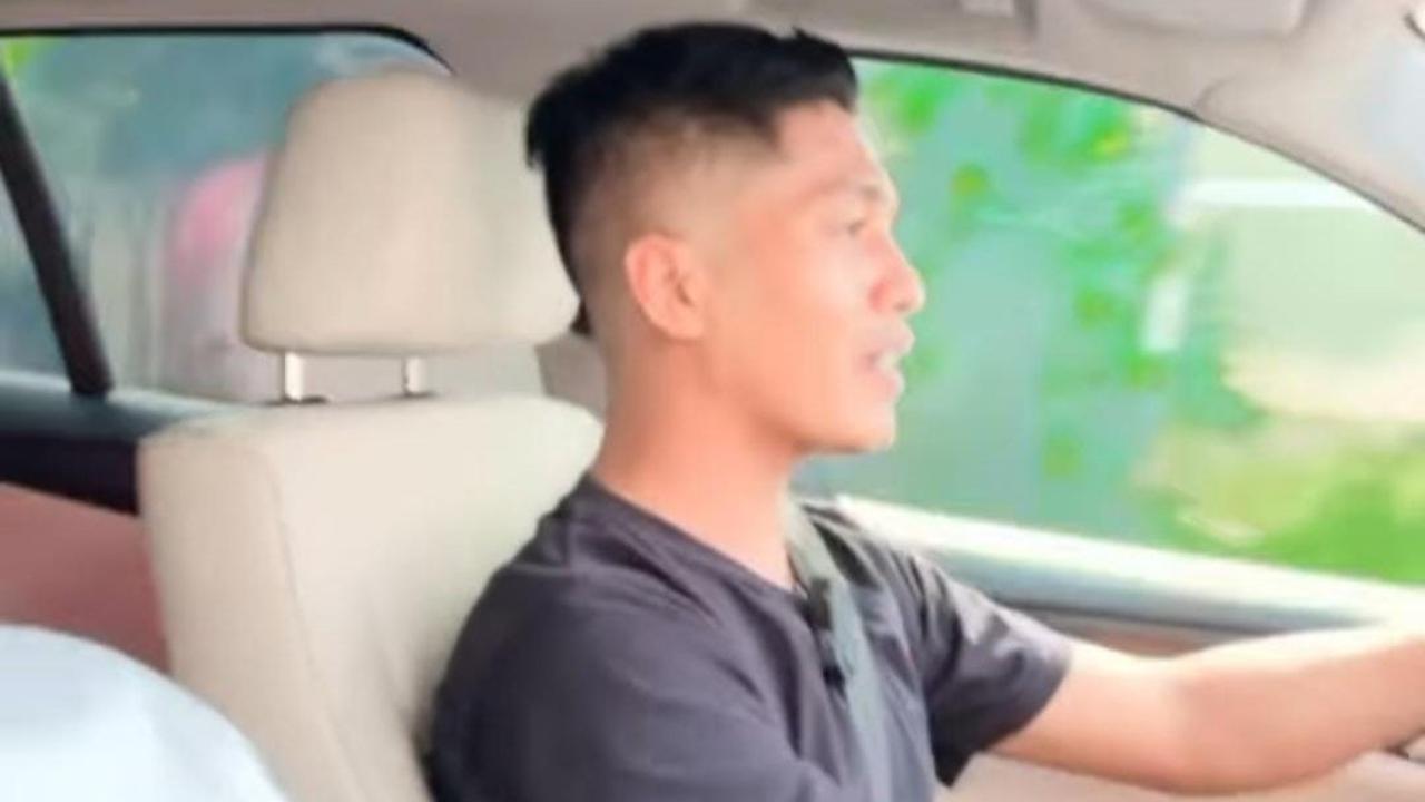 Atta mengunggah potret tersebut lantaran ia tengah bahagia. Asistennya baru saja membeli mobil. Ayah satu anak itu kemudian mengucap selamat dan menguntai pesan penuh doa untuk Septian.