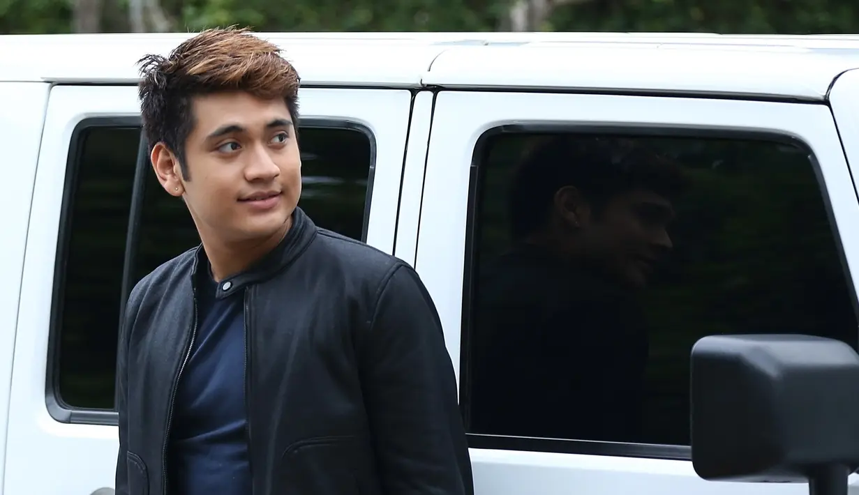 Gino mengaku mendapat tuntutan untuk mengubah warna rambut menjadi agak kecokelatan. Menurutnya semua itu dilakukan agar dirinya terlihat berbeda dengan penampilan sebelumnya.  (Bambang E. Ros/Bintang.com)