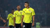 Para pemain Semen Padang saat melawan Persija Jakarta. (Bola.com/Nicklas Hanoatubun)