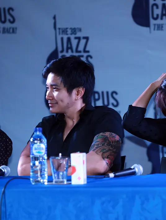 Saat dijumpai di kawasan MH Thamrin, Jakarta Pusat, Jumat (30/10/2015), Jawa sang pembetot Bass mengaku jika aksi mereka di gelaran Jazz Goes To Campus selalu diguyur hujan. (Deki Prayoga/Bintang.com)