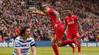 Philipe Coutinho mencetak gol ke gawang QPR (Reuters/Phil Noble Livepic)