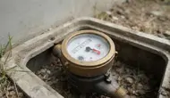 7 Tanda Pipa Air Tertanam Mengalami Kebocoran Meski Dinding Belum Basah & Solusinya