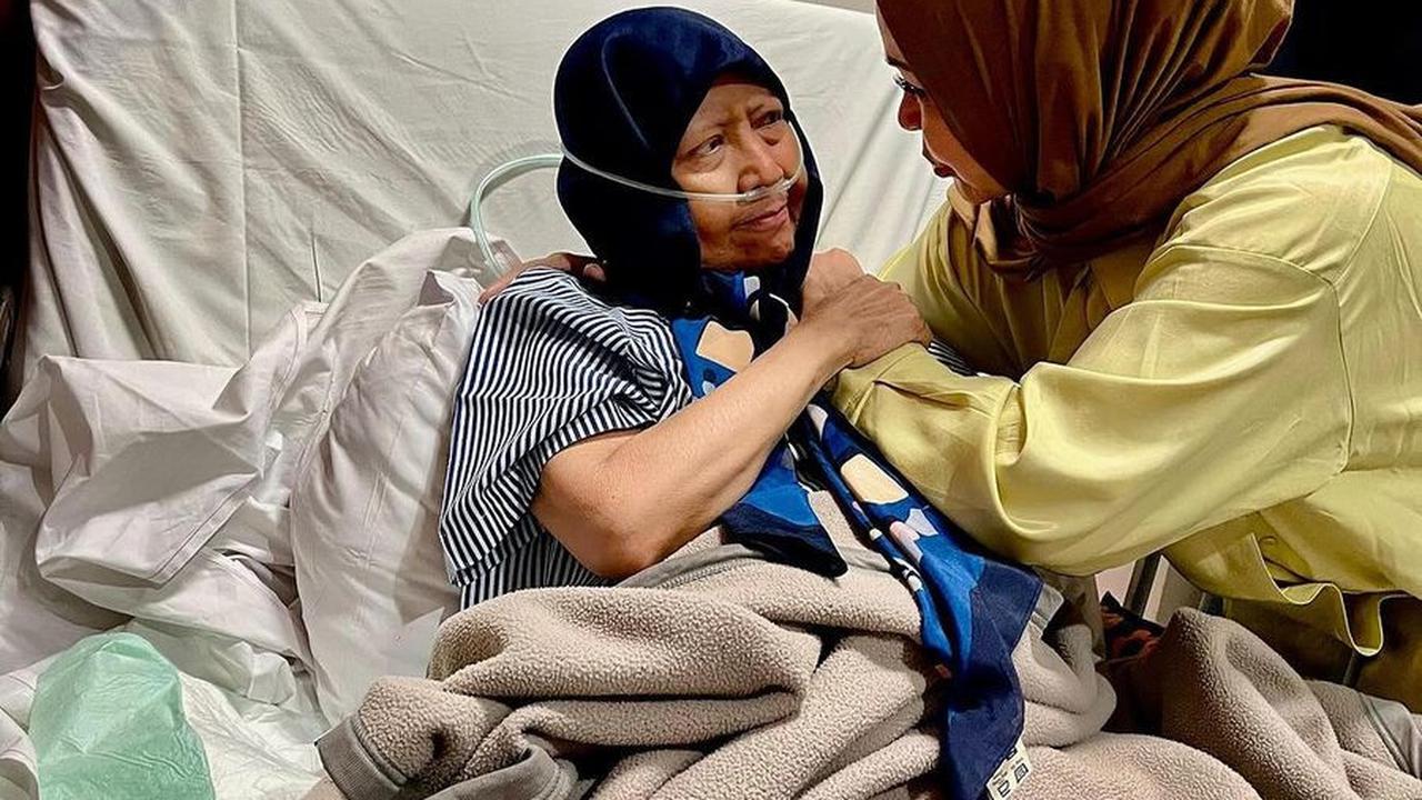 7 Potret Kondisi Dina Mariana Bersama Chintami Atmanagara, Sempat Jenguk Sebelum Diumumkan Meninggal