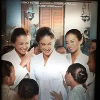 Dian Sastrowardoyo dalam poster film Kartini. (Instagram/therealdisastr)