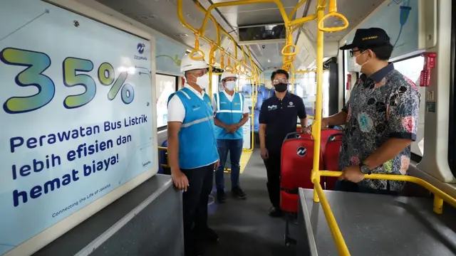 PLN memasok listrik 2.500.000 VA untuk SPKLU milik PT Mayasari Bakti yang akan menjadi charging station bagi 30 unit bus listrik operasional TransJakarta. (Dok PLN)