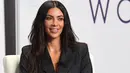 Hubungan Kim Kardashian dan ayah tirinya, Caitlyn Jenner belakangan ini memang sedang tersorot publik. Kim nampaknya semakin tak merespon apapun soal ayah tirinya yang melakukan transgender itu. (AFP/Bintang.com)