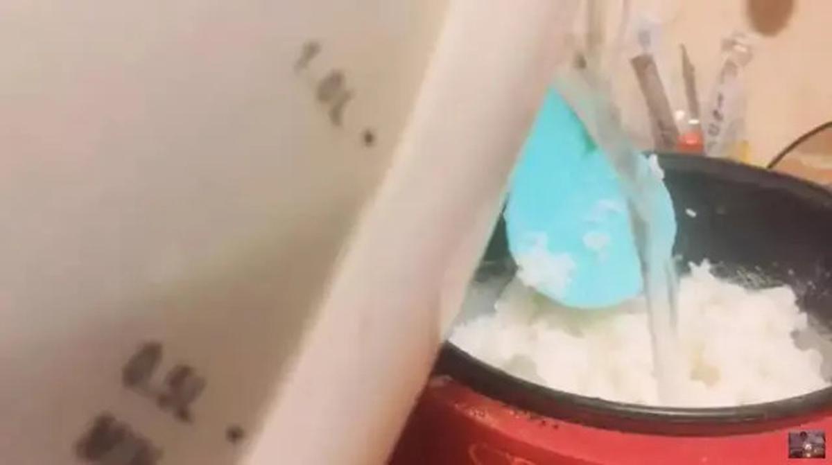 Cara Ampuh Mengatasi Nasi Keras Karena Kurang Air di Rice Cooker