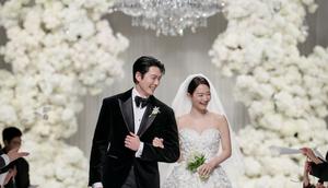 Kim Woo Bin dan Shin Min Ah. (AM Entertainment via Soompi)