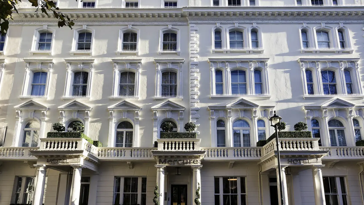 [Bintang] Ada Hotel Mewah Gratis di London Buat Kamu yang Bernama Harry dan Meghan