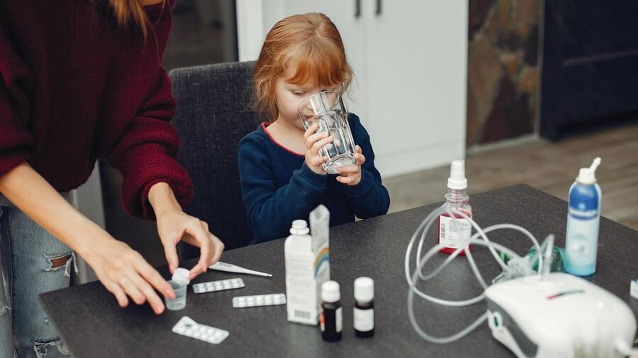 Ilustrasi Anak Minum Obat