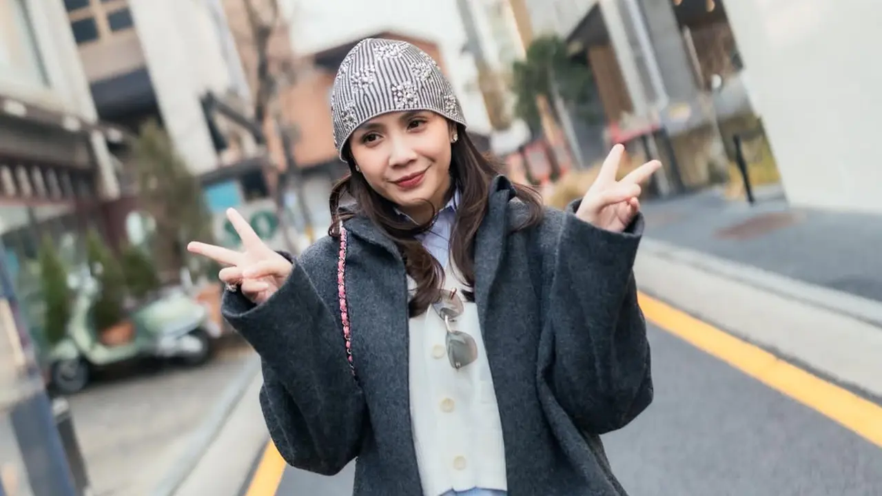 Gaya Preppy Chic Nagita Slavina Saat Liburan Musim Dingin di Korea Selatan, Andalkan Layering Outfit yang Effortless