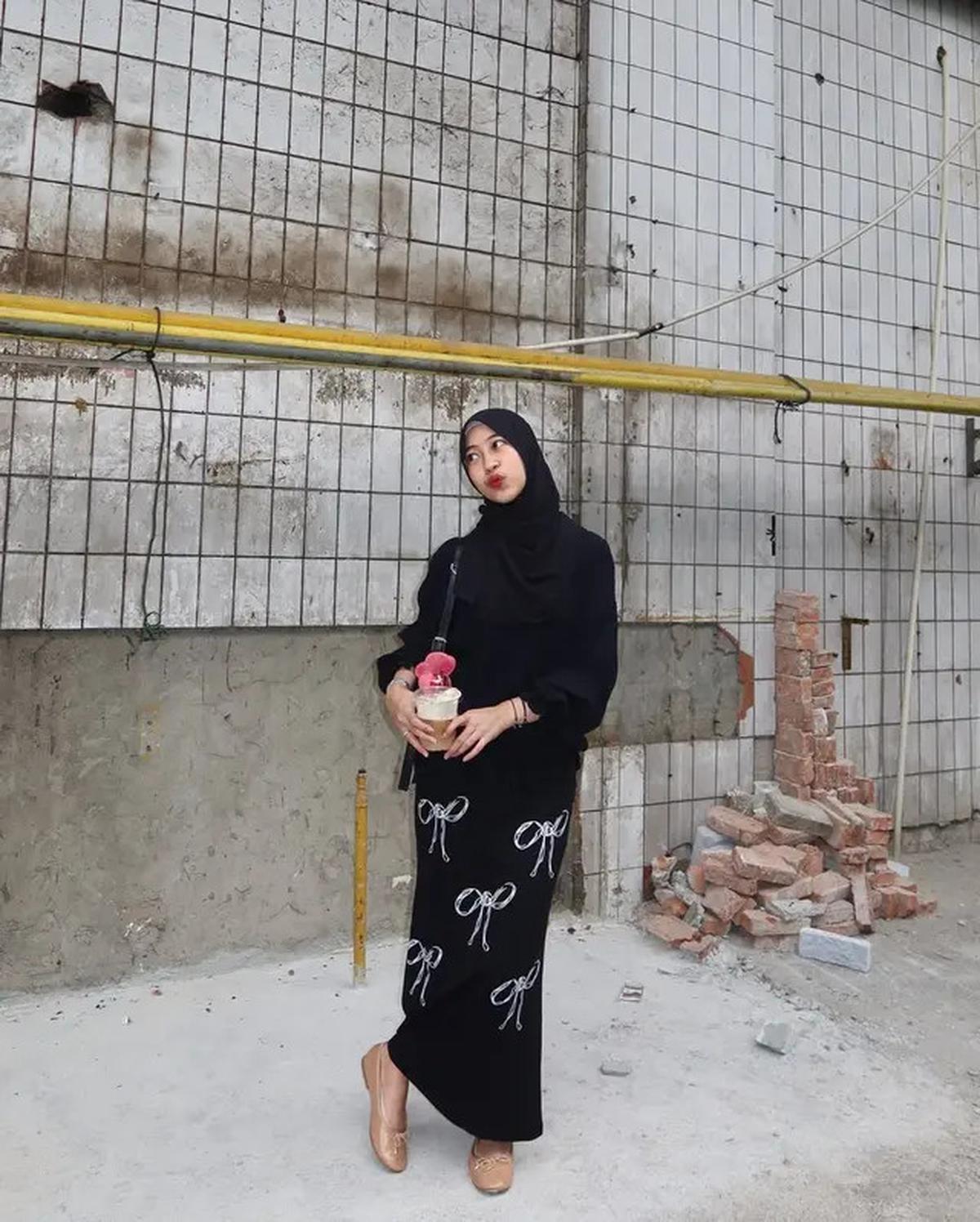 Potret Adiba Khanza Istri Egy Maulana Pakai Rok, Referensi Gaya Anggun di Usia 25-an