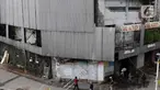 Kondisi bioskop Grand Theater yang hangus terbakar pada Kamis (8/10) kemarin, Jakarta, Jumat (9/10/2020). Unjuk rasa menentang disahkannya Omnibus Law UU Cipta Kerja berujung aksi anarkis merusak berbagai fasilitas umum pada Kamis malam (8/10). (Liputan6.com/Helmi Fithriansyah)