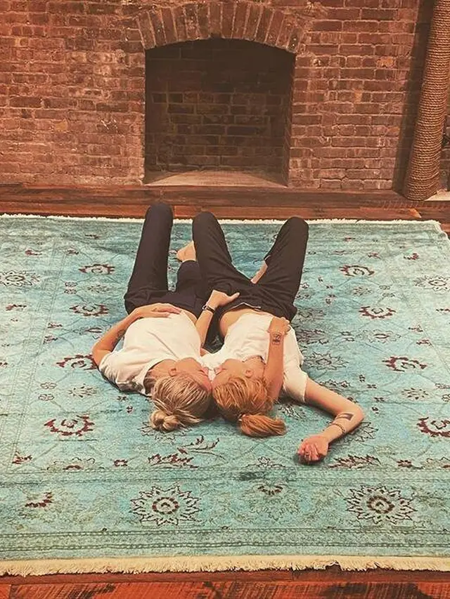 Kristen Stewart dan pacarnya, Dylan meyer. (Instagram/@spillzdylz)