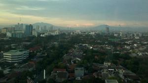 Hari Ini Jakarta Berawan Tebal, BMKG Ungkap Suhu dan Kecepatan Angin