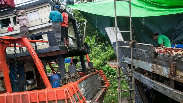 Menengok Tempat Perbaikan Kapal Nelayan di Myanmar