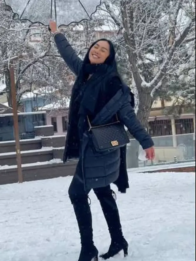 Berpisah dengan Vicky Prasetyo, Ini 7 Potret Kalina Ocktaranny yang Liburan Ke Turki