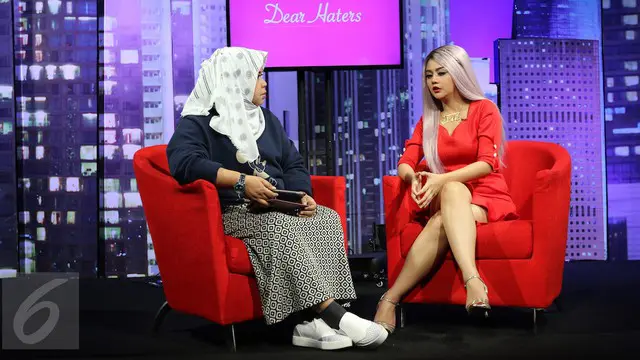 DEAR HATERS: Penampilan Ini yang Bikin Jenita Janet Dibilang Norak