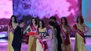 Mawar dari Medan terpilih menjadi pemenang Micel Best Hair di ajang pemilihan bakat Miss Celebrity Indonesia 2015. Disematkan oleh Julie Estelle, pemilik nama lengkap Mawar Eva De Jongh tersebut mendapatkan hadiah 10 juta. (Deki Prayoga/Bintang.com)