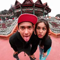 Tinggalkan sosok Milea, kompaknya pasangan ini malah bikin netizen terus penasaran. (Sumber foto: adipati/instagram)