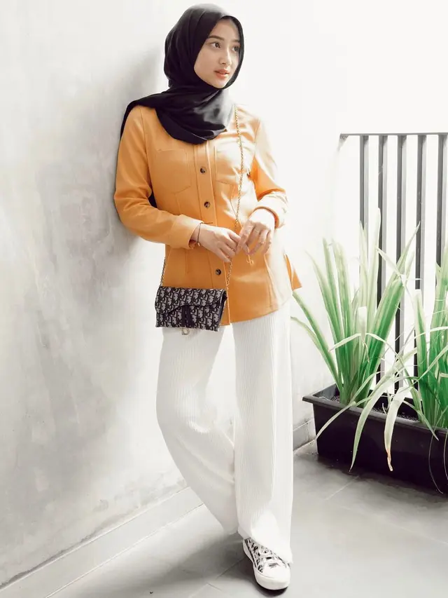 Inspirasi outfit untuk kuliah ala Ansellma Putri