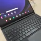 Tampilan layar 12,4 inci Dynamic AMOLED 2x di Galaxy Tab S9 Plus. (Liputan6.com/ Yuslianson)