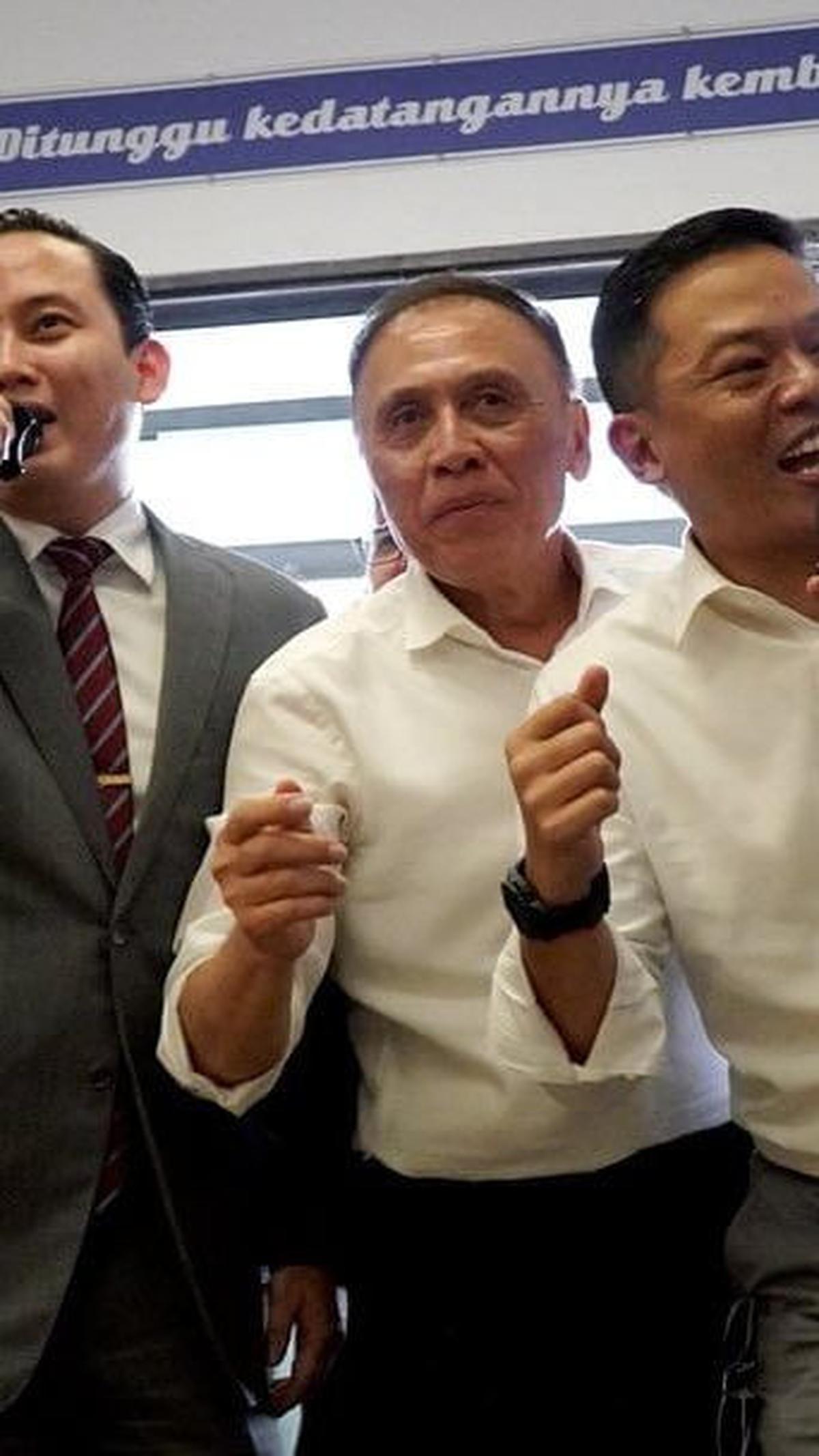 "Wargi Bandung, Cimahi dan sekitarnya wajib jajan disini! Bakso dan sotonya raos kacida, nikmatnya dijamin 👍," tutupnya. <br>