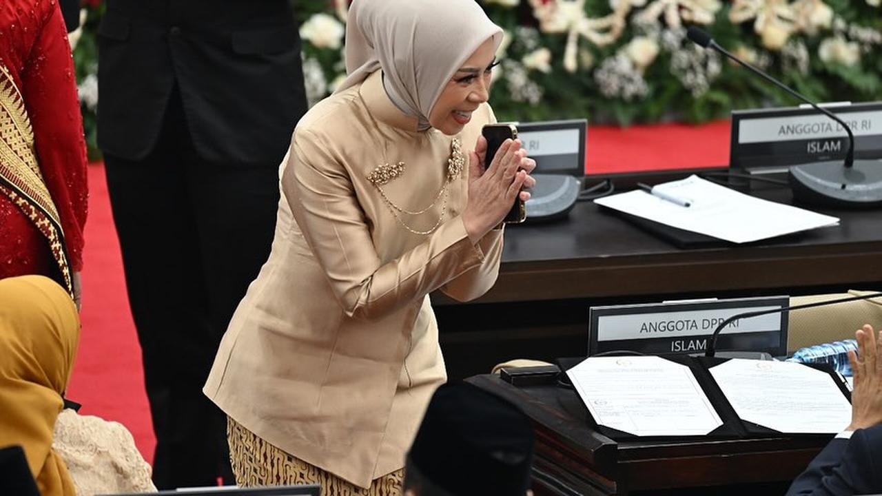 Jadi Anggota DPR, Melly Goeslaw Dapat Karangan Bunga Ucapan Selamat dari 'Gong Yoo - Shah Rukh Khan'