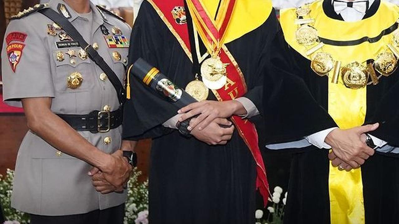 Oleh karena Kombes Deonijiu dijuluki sebagai 'Sang Matahari dari Timor'.