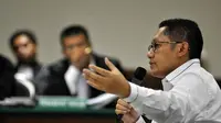 Kubu Anas Urbaningrum menilai jaksa ikiut membangun persepsi sepanjang persidangan kasusnya (Liputan6.com/Miftahul Hayat) 