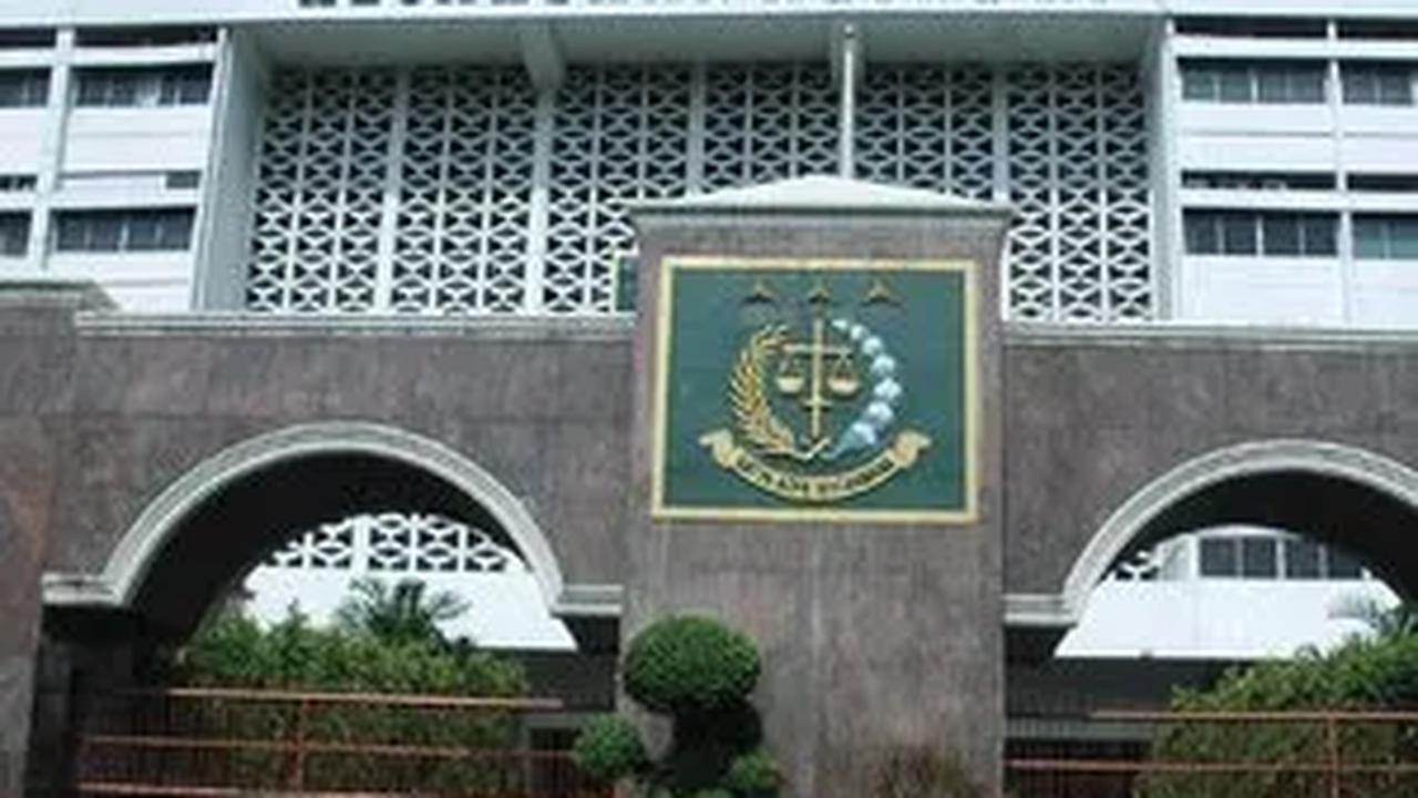 Hendarman yang merupakan kakak dari Jenderal Purnawirawan Bintang Dua Hendardji Soepandji ini pernah merasakan kekecewaan mendalam berujung menangis saat menjabat Jaksa Agung.