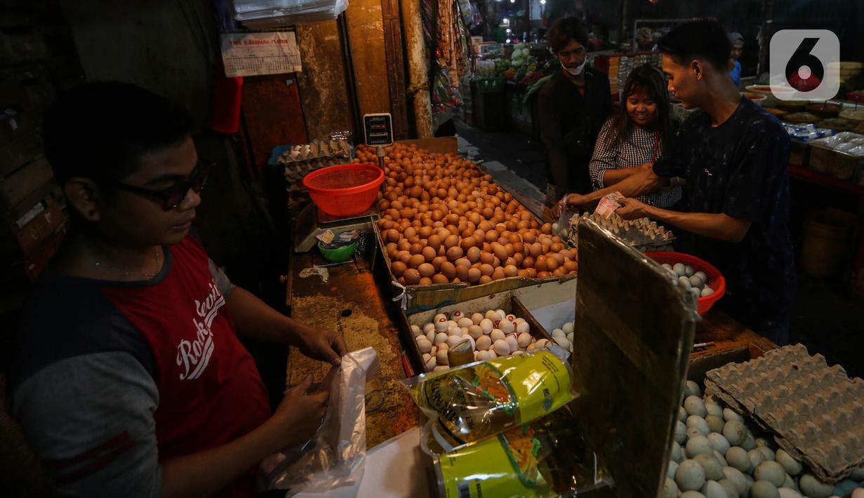 Harga telur ayam ras naik Rp29.110 per kilogram. (Liputan6.com/Angga Yuniar)