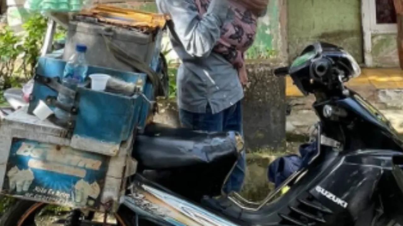 Kisah Pilu Pedagang Es Krim Keliling, Jualan Sambil Gendong Anak Berkebutuhan Khusus karena Istri Depresi