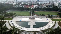 Pemandangan revitalisasi Monumen Pembebasan Irian Barat dari ketinggian di Lapangan Banteng, Jakarta Rabu, (11/4). Revitalisasi ini merupakan proyek provinsi DKI Jakarta dengan HAP Architect yang dimulai sejak Maret 2017. (Liputan6.com/Fery Pradolo)