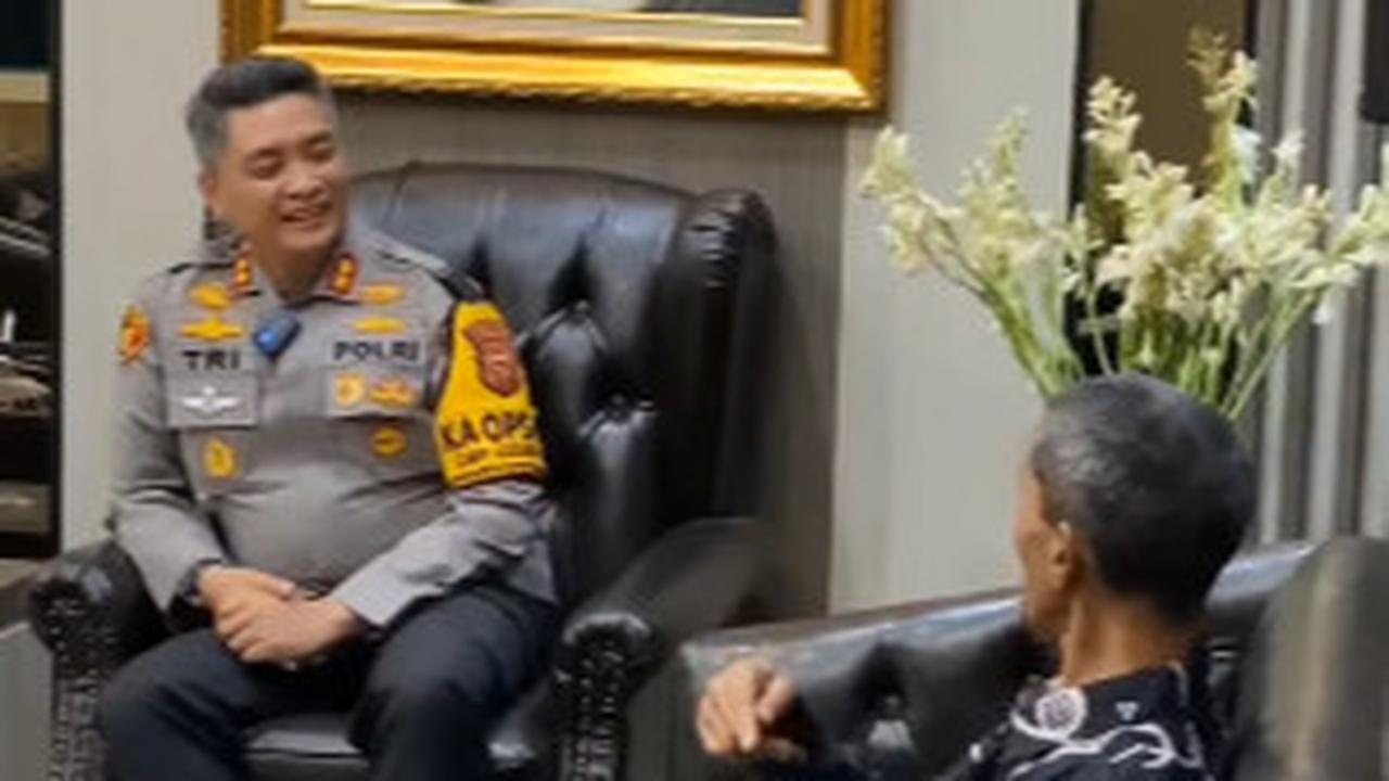 Usai Mengajar Guru Honorer Ini Ambil Barang-barang Bekas, Tiba-tiba Dipanggil Kapolres Cimahi