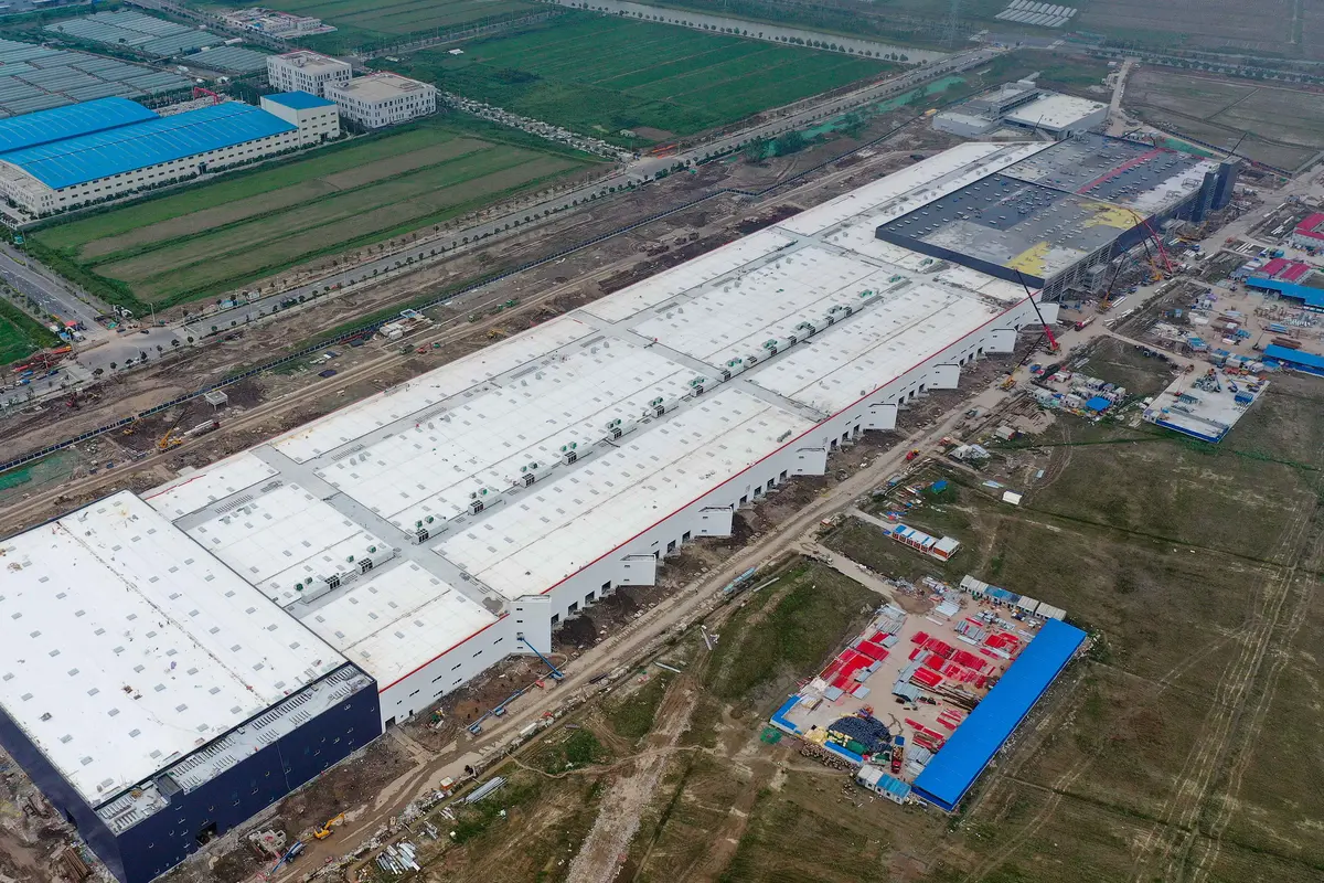 Pabrik Tesla di China