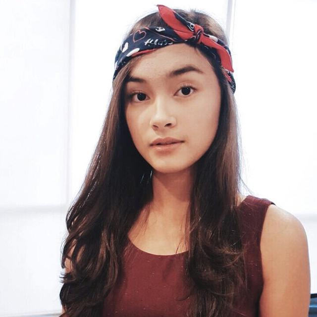 Ditaksir Idol Korea Intip 4 Gaya Seru Caitlin Halderman Fashion Fimela Com