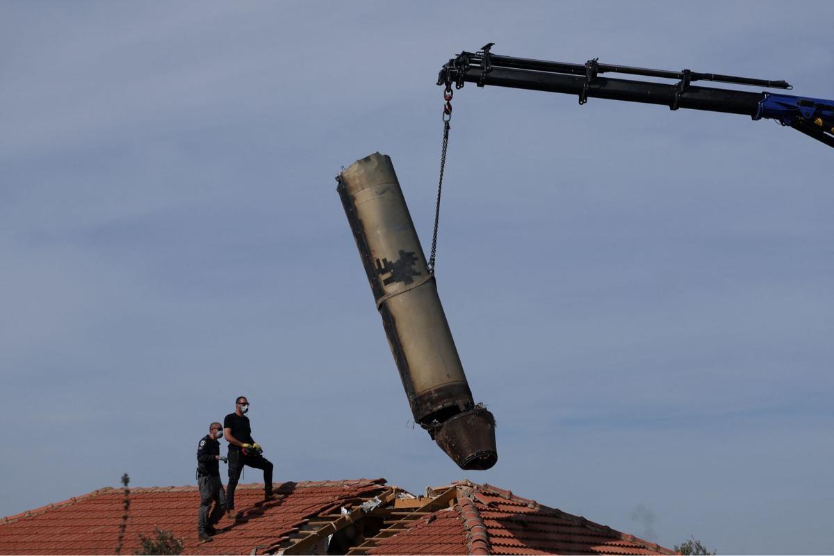 Rudal Houthi Yaman mendarat di rumah warga Israel