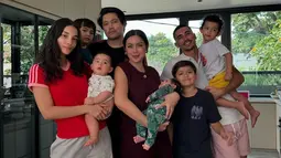 Erick Iskandar kakak Jessica Iskandar turut hadir di acara perayaan tiga bulan Baby Hagia bersama sang istri dan buah hatinya. Dikaruniai dua buah hati, keluarga kecil Erick Iskandar dan Vanessa Lima tak kalah hangat. Vanessa Lima melahirkan anak keduanya yang bernama Enzo De Araujo Iskandar pada 19 Juli 2024 lalu. Pada Juli 2025 mendatang, keponakan Jessica Iskandar itu genap berusia satu tahun. (Liputan6.com/IG/@inijedar)