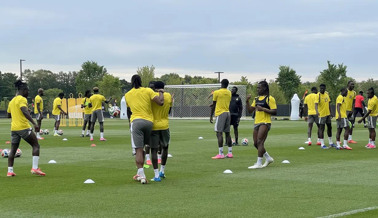 The Black Stars mematangkan kerja sama tim dalam sesi latihan di Bryant University, Rhode Island, Amerika Serikat, Senin (22/6/2026), jelang menghadapi Inggris pada laga Grup L Piala Dunia 2026. (KLY Sports/Hery Kurniawan/Adv/Powerade)