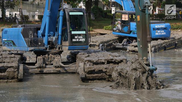 Cegah Banjir dan Pendangkalan, Alat Berat Keruk Danau Situlembang