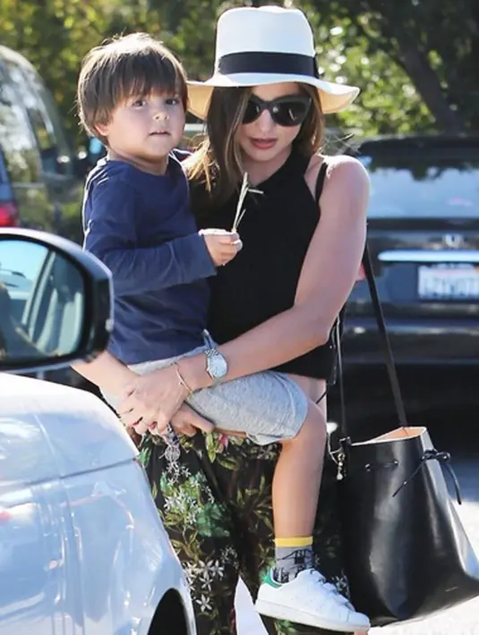 Flynn Bloom, buah hati pasangan Orlando Bloom dan Miranda Kerr. Flynn selalu menggemaskan sehingga menjadi pusat perhatian paparazzi. (viainstagram@flynn_bloom/Bintang.com)