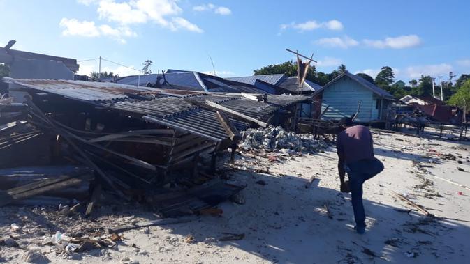 Ratusan rumah warga rusak dan rata dengan tanah pasca gempa Maluku. (Liputan6.com/Hairil Hiar)