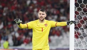 Aksi Maarten Paes pada laga Timnas Indonesia vs Arab Saudi di Kualifikasi Piala Dunia 2026 zona Asia (c) Abdul Aziz